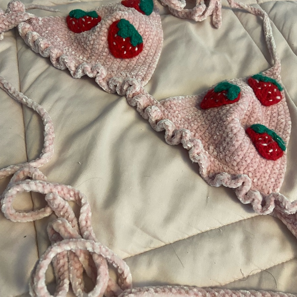 STRAWBERRY VELVET TOP - Picture 4 of 4